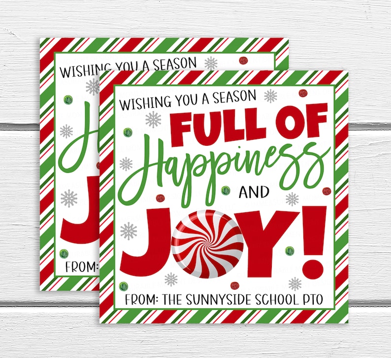 K&ouml;nnte beinhalten: Eine wei&szlig;e Karte mit roten und gr&uuml;nen Streifen. Die Karte hat ein rotes und wei&szlig;es Zuckerstangen-Design und den Text "Wishing you a season full of happiness and joy!" mit den Worten "From: The Sunnyside School PTO" unten.