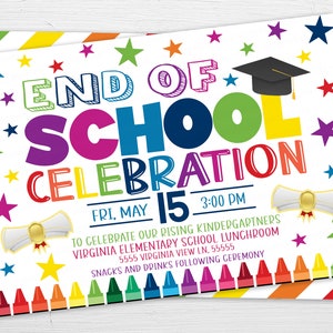 Può includere: Un invito colorato per una festa di fine anno scolastico. L'invito presenta le parole "Fine della scuola Celebrazione" in un arcobaleno di colori, insieme a stelle, un cappello di laurea e un diploma. L'evento è previsto per venerdì 15 maggio alle 15:00 presso la scuola elementare di Virginia.
