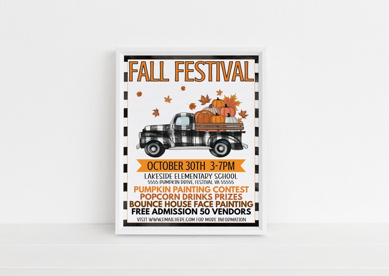 Puede incluir: Un cartel que anuncia un Festival de Oto&ntilde;o en la Escuela Primaria Lakeside. El cartel presenta una camioneta pick-up a cuadros blanco y negro con una cama llena de calabazas. El evento es el 30 de octubre de 3 a 7 pm e incluye pintura de calabazas, palomitas de ma&iacute;z, bebidas, premios, una casa de rebote, pintura de caras y 50 vendedores. La entrada es gratuita.