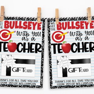 Titulaire de la carte-cadeau de l’enseignant, Target Hit The Bullseye avec vous en tant qu’enseignant, modifiable imprimable, bienvenue à l’école, semaine d’appréciation PTO PTA