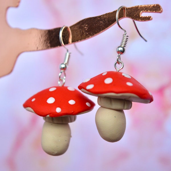Boucles d’oreilles champignon, bijoux fait main en fimo, champignons rouges avec points blancs, boucles d’oreilles pour l’automne