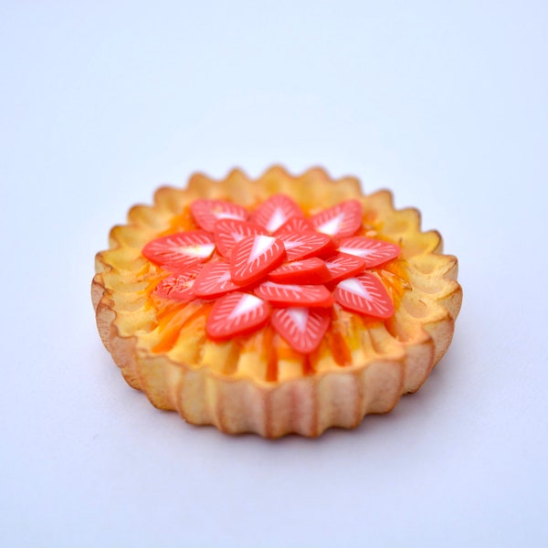 Magnet tarte aux fraises, décoration miniature fait main en pâte polymère fimo, objet miniature pour réfrigérateur, deux tailles disponibles