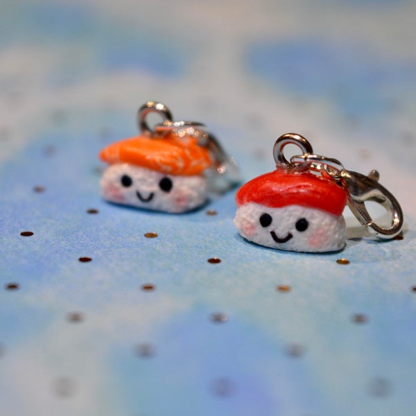 Charm sushi miniature, accessoire kawaii japonais, sushi au thon ou au saumon, monté sur mousqueton, fait à la main en pâte polymère fimo