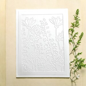 Reliëfkaart Whiteflower - Witte handgemaakte kaart - Wenskaart - Blanco botanische kaart - Elegante getextureerde stationaire bloem cadeau - Bedankkaart