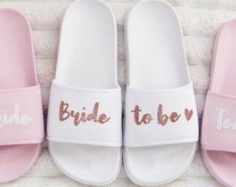 Personalisierte Flip-Flops für Junggesellinnenabschiede – Geschenk für Brautteam, zukünftige Braut, Brautjungfern, Sommerhochzeitsaccessoire, Geschenk für Trauzeugin