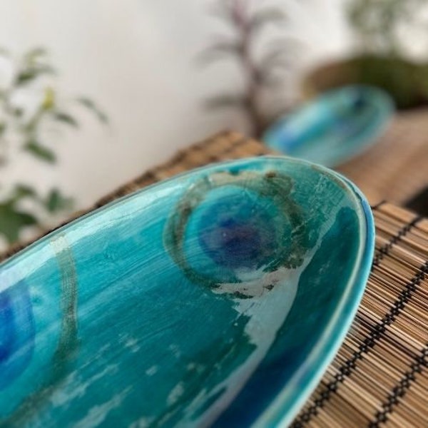 Plat Ovale Bleu En Céramique Bulles d'eaux, plat en céramique fait-main, assiette ovale bleue en céramique, Plat creux ovale,