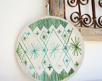 Handmade Embroidery Wall Decor "Green" motif