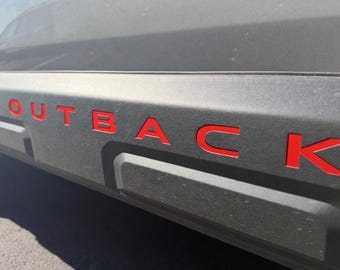 Inserciones de letras para puertas compatibles con Subaru Outback 2026. Plástico ABS de 1/16" de grosor (no son calcomanías de vinilo delgadas).