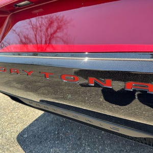 Insertos de letras para parachoques trasero compatibles con Dodge Charger Daytona RT 2025+ Plástico ABS premium / Fabricado en EE. UU.
