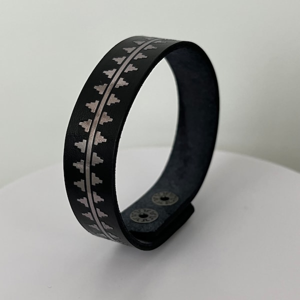 DISCONTINUED SIZING Navajo Basket Gunmetal Toned Design on Black Leather Bracelet with Snap Closure / Diné Made / Dyed Veg-Tanned Leather