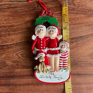 Gezin van 3 met hond Gepersonaliseerde aangepaste kerstornament