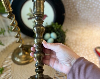 Candelabro vintage de latón de 9,75"