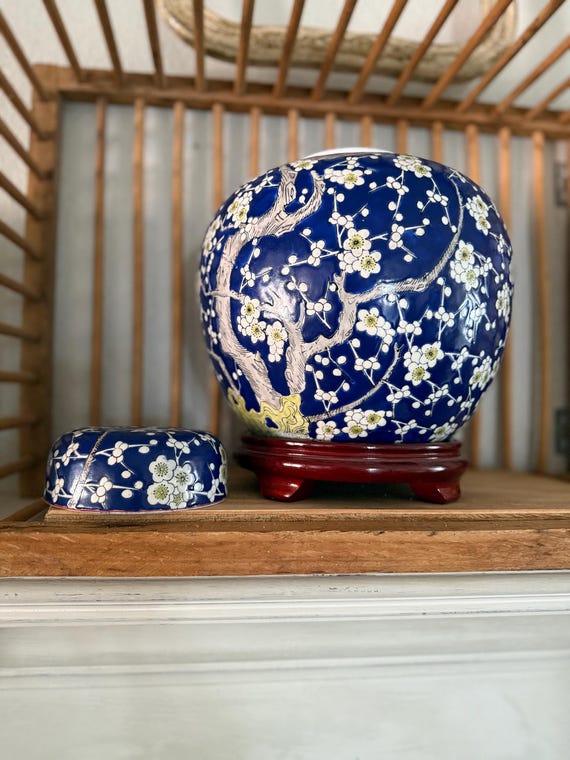 青い花柄プルナスの花瓶と木製スタンド - Etsy 日本