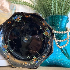 Black Chinoiserie Scalloped Plate