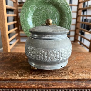Vintage Aluminum Powder Puff Music Box
