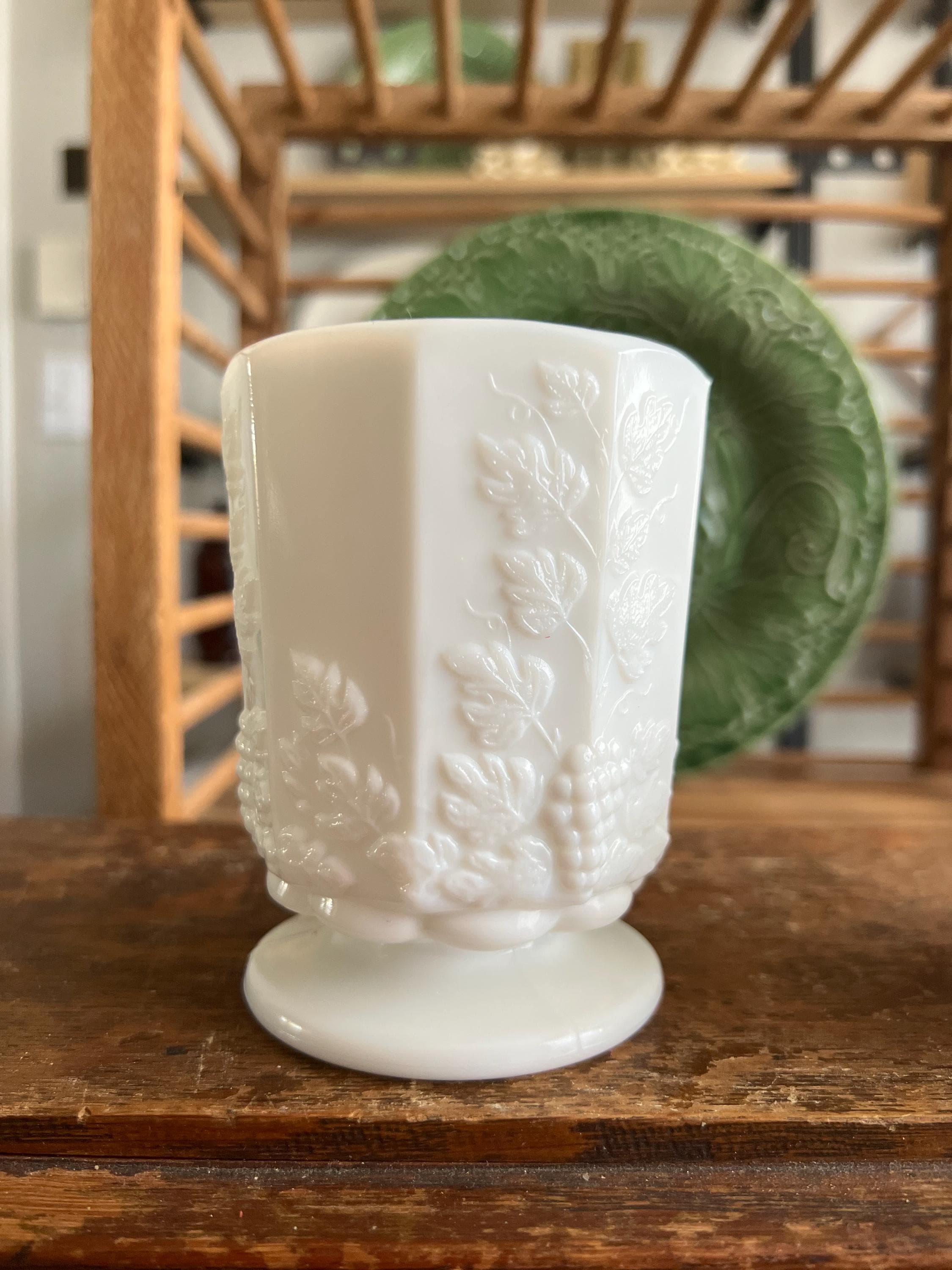 1970年代 ウェストモアランド　ミルクガラス花瓶 1970年代 ウェストモアランド ミルクガラス花瓶 ミルク ガラス