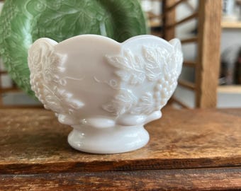 1970年代 ウェストモアランド　ミルクガラス花瓶 1970年代 ウェストモアランド ミルクガラス花瓶 ミルク ガラス