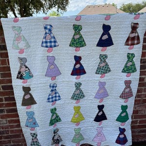 Vintage Sunbonnet Sue Stunning Quilt
