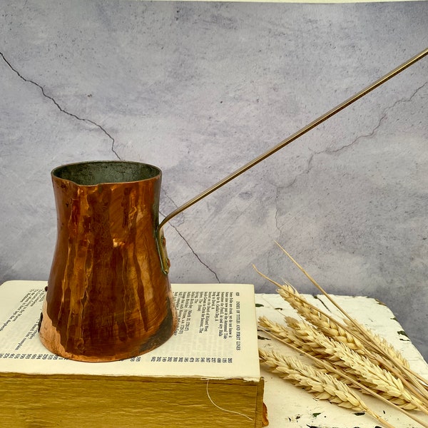 Antique Copper Warming Pan with a long brass handle, Toddy Warmer