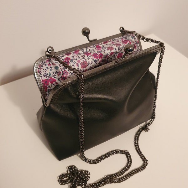 Sac bandoulière simili cuir souple noir satiné