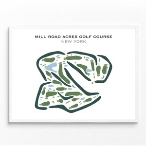 以下が含まれることがあります： ニューヨークのミルロードアクリスゴルフコースの額入りプリント。コースレイアウトは、白地の背景に緑と青で描かれています。「MILL ROAD ACRES GOLF COURSE NEW YORK」というテキストが上部にグレーで印刷されています。