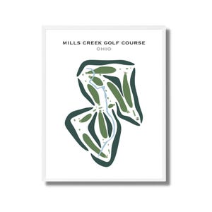 以下が含まれることがあります： ゴルフコースの地図が描かれたフレームプリント。地図は、グリーンの形と濃い緑色の形でコースレイアウトを表した、様式化されたイラストです。水域を示す水色の線があります。「MILLS CREEK GOLF COURSE OHIO」の文字が上部にあります。