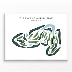 Può includere: Stampa incorniciata con una mappa stilizzata del The Club at Lake Sinclair in Georgia. La mappa utilizza tonalità di verde, blu e bianco per rappresentare il layout del campo da golf. Il testo "THE CLUB AT LAKE SINCLAIR GEORGIA" è stampato in alto.