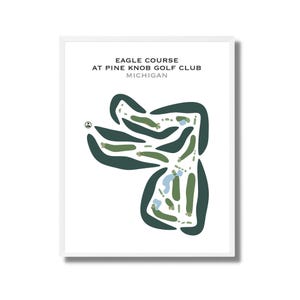 Puede incluir: Impresión enmarcada que presenta un mapa estilizado del Eagle Course en Pine Knob Golf Club, Michigan. El mapa utiliza formas verdes y azules para representar el diseño del campo sobre un fondo blanco. El texto superior dice "EAGLE COURSE AT PINE KNOB GOLF CLUB MICHIGAN".