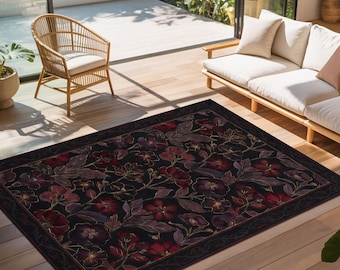 Alfombra botánica con flores oscuras, estilo gótico con flores en tonos rojo intenso y ciruela, decoración elegante y melancólica para el hogar.