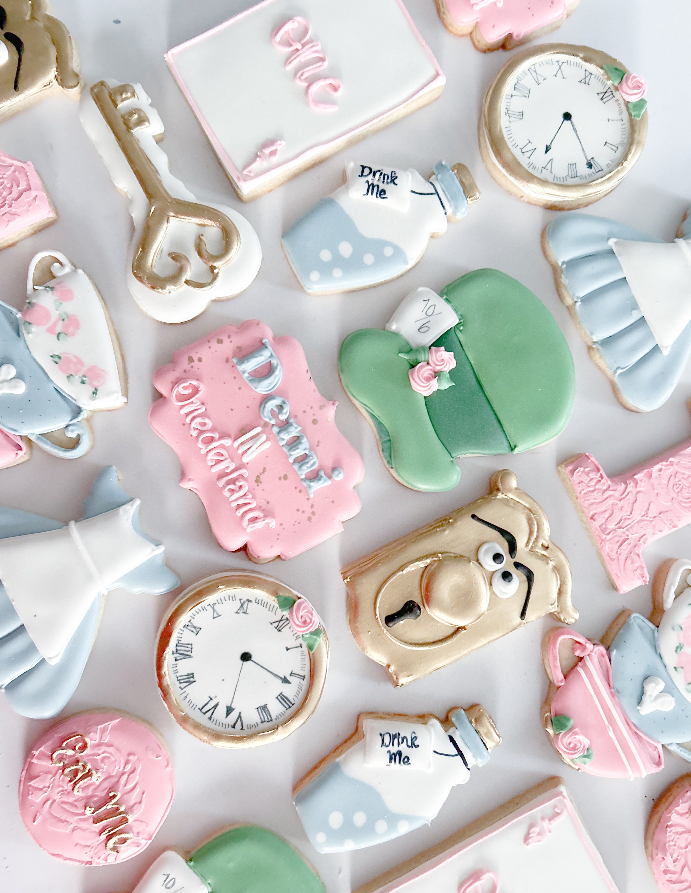 Alice in Wonderland/ Alice in Onederland Royal Icing Cookies 1-1.5