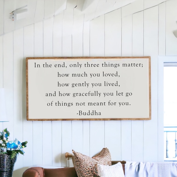 Al final, tres cosas importan: Buda, letreros de madera, inspiradores, motivadores, letreros de madera grandes, repisa de chimenea, decoración del hogar, citas, feliz.