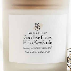 Puede incluir: Un letrero de madera rústica con el texto "Welcome to our home" en letras blancas. El letrero presenta un acabado envejecido y un diseño simple y acogedor, perfecto para la decoración de la puerta principal.