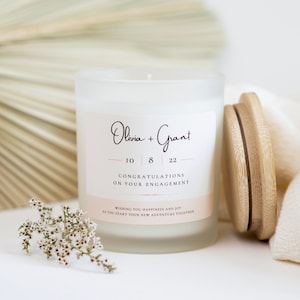 Verlovingscadeau, verlovingskaars, gepersonaliseerd cadeau, verlovingsfeest, bruid to be cadeau, cadeau koppels, aangepaste verloving, geschenkdoos