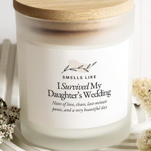 Candela "Sono sopravvissuta al matrimonio di mia figlia", Candela di soia per la madre della sposa, Regalo per la madre della sposa dalla figlia, Regali di nozze per i genitori