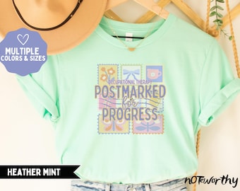 Chemise ergothérapeutique, cachet de la poste pour Progresser OT T-shirt, PERSONNALISABLE pour d&#39;autres disciplines, cadeau assistante pédiatre OTA