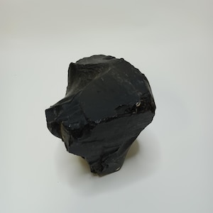 Raw Black Obsidian Stone Natural Volcanic Glass Approx 8x10 cm 1.3 kg Executive Office Desk Paper Weight Gift Protective Energy Crystal