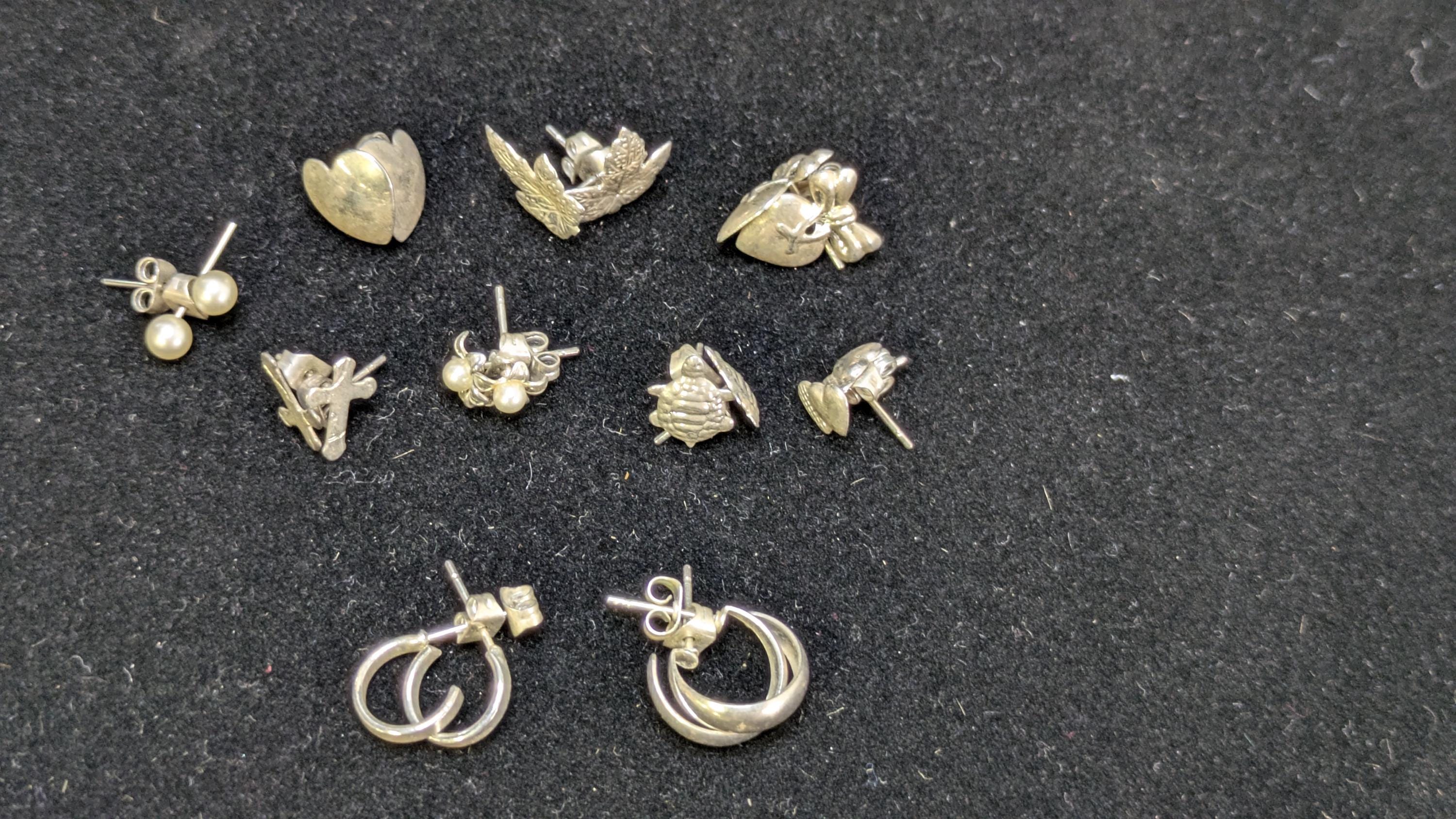 Paire De Boucles D'oreilles En Argent - Occasion - Élégantes