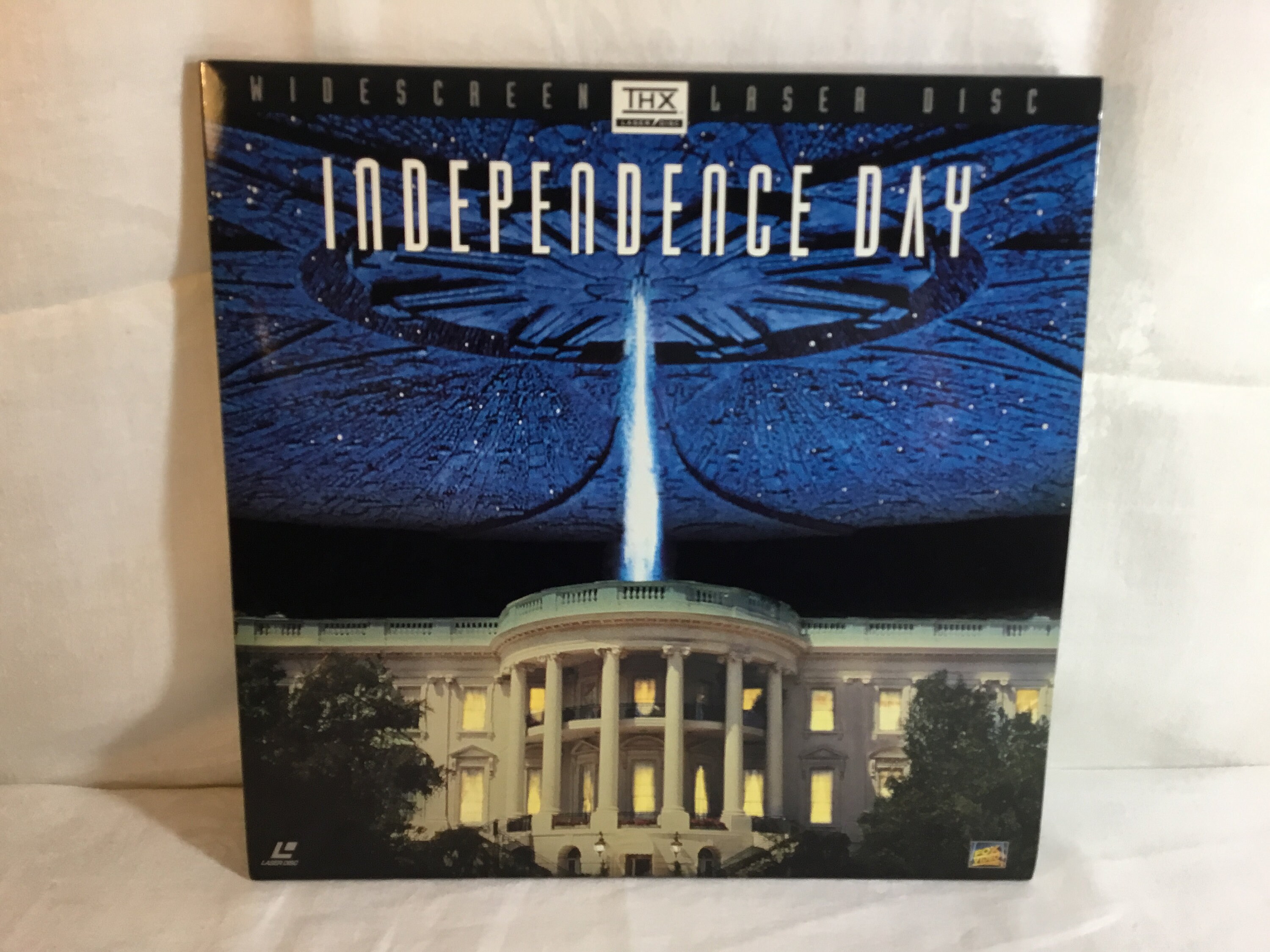 Vintage 1996 Independence Day Widescreen THX Laserdisc LD Cat# 0411885 2 Disc Set Dolby Surround Movie with 3D Collectors Card Will Smith