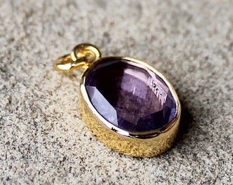 Petit pendentif à breloques avec pierre de naissance - Forme ovale en améthyste violette - Pierre de naissance de février - Plaqué or 18 carats