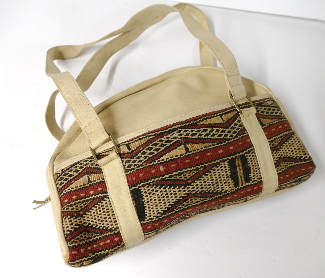 Vintage Berber Kilim Wool & Leather Handbag, Moroccan, 8 x 12 inches, Colorful Textile, Handcrafted Tote, Ethnic Art, Satchel, foto 3 di 4