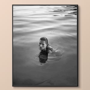 Kate Moss Poster/Print | High-Profile Supermodel | Fashion Icon | Kate Moss Swimming | Interior Design | Instant Download | High Res 300dpi