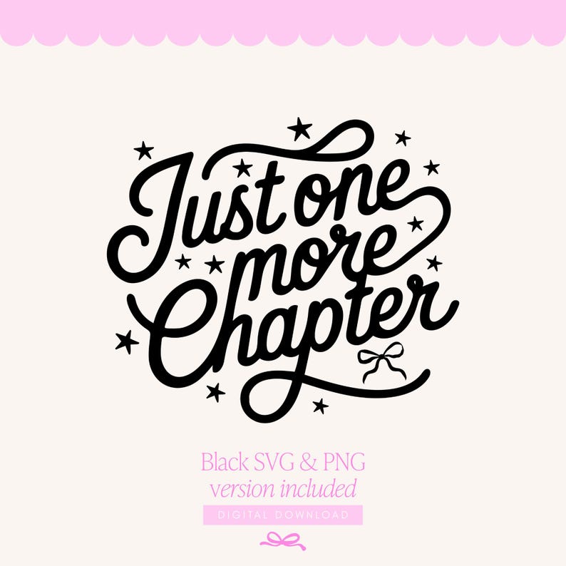 K&ouml;nnte beinhalten: Schwarzer Schriftzug "Just one more chapter" mit Sternen und Schleife auf hellrosa Hintergrund. Der Text darunter lautet "Black SVG & PNG version included" und "DIGITAL DOWNLOAD".