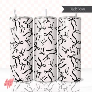 Puede incluir: Tres vasos de acero inoxidable con fondo blanco y un patrón de lazos negros. Los vasos tienen tapas y pajitas. El texto "Black Bows" está en la parte superior de la imagen.