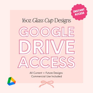 Könnte beinhalten: Rosaer Hintergrund mit weißem Text, der "16oz Glass Cup Designs GOOGLE DRIVE ACCESS" lautet, mit einem rosafarbenen Google Drive-Logo und einem rosafarbenen Band. Der Text "INSTANT ACCESS" befindet sich in einem rosafarbenen Kreis mit weißem Rand.