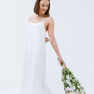 Maxi robe 100 % soie de mûrier Aphrodite , robe de mariée romantique en satin blanc à bretelles fines, robe de soirée exotique en soie Milk White