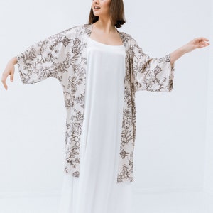 Maxi robe 100 % soie de mûrier Aphrodite , robe de mariée romantique en satin blanc à bretelles fines, robe de soirée exotique en soie image 3