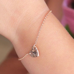 Pulsera de bebé bebé personalizada, pulsera de corazón de oro rosa, pulsera de amuleto inicial de 14K, pulsera inicial para niños, pulsera de carta, regalo de bautismo