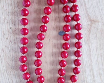 Chunky Red glass beaded necklace. STUNNING 17" long