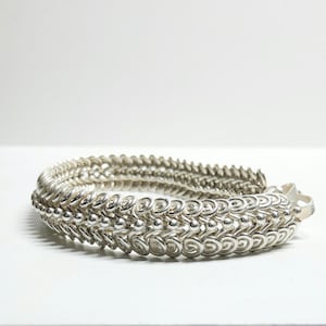 Pulsera vintage Suarti BA de plata de ley 925 con eslabones entrelazados y cierre de gancho en S.