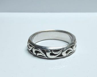 Vintage 925 sterling silver ornate carved open teardrop channel ring